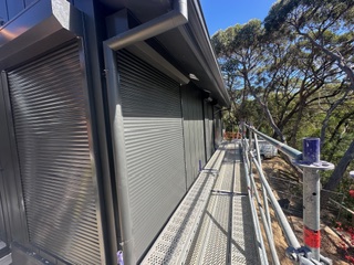 how do bushfire shutters work